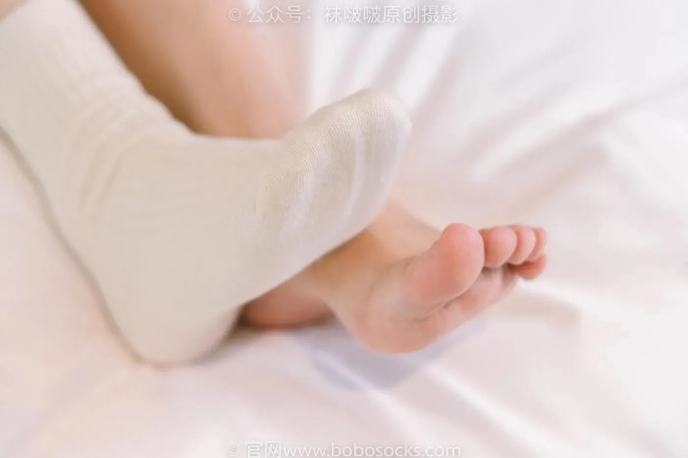 [BoBoSocks袜啵啵]NO.176 小安-运动鞋、白棉袜、裸足 [138P]插图1